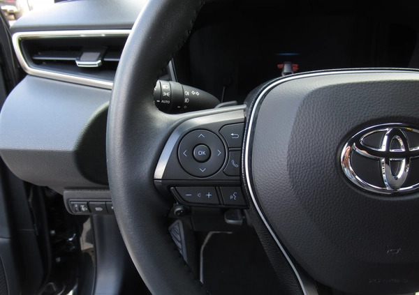 Toyota Corolla cena 93898 przebieg: 72620, rok produkcji 2021 z Dobrzany małe 742